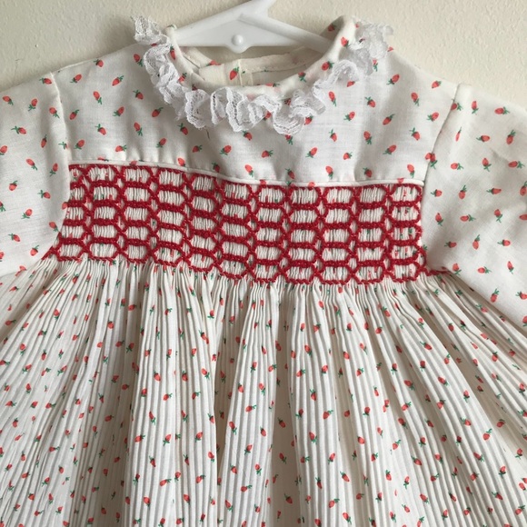 Rare Vintage 1960’s Hand Smocked Lace Baby Dress - Picture 5 of 8